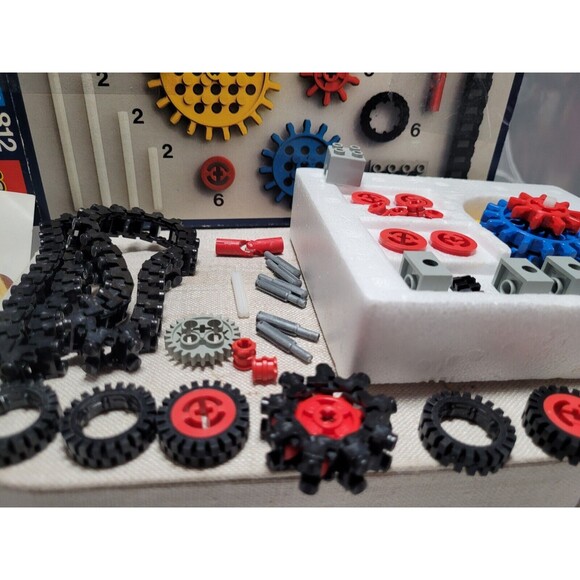 1974 LEGO SYSTEM D-812 GEAR SUPPLEMENTARY SET LEGO - Picture 5 of 8